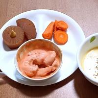 晩御飯🌃🍴
おにぎり
エビのオーロラソース和え
大根の煮物
にんじん
コーンクリームスープ